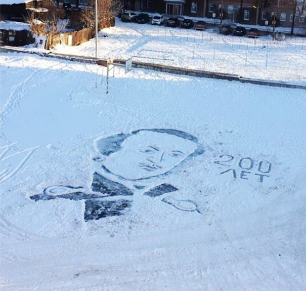 School Janitor Makes Snow Drawings With His Shovel To Bring Joy To Children School Janitor Makes Snow Drawings With His Shovel To Bring Joy To Children