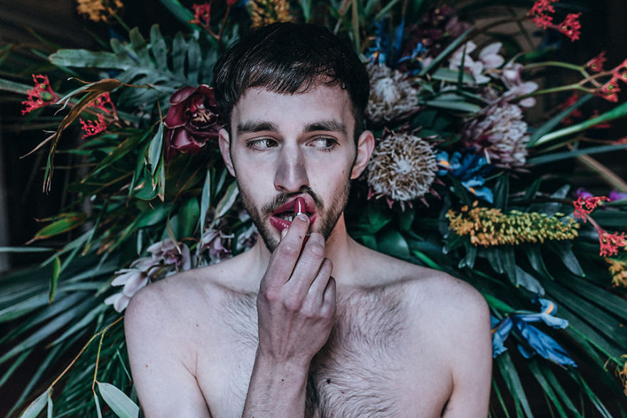 Experiment: 12 Photographers Were Given 15 Minutes, Flowers, And A Model In The Same Villa