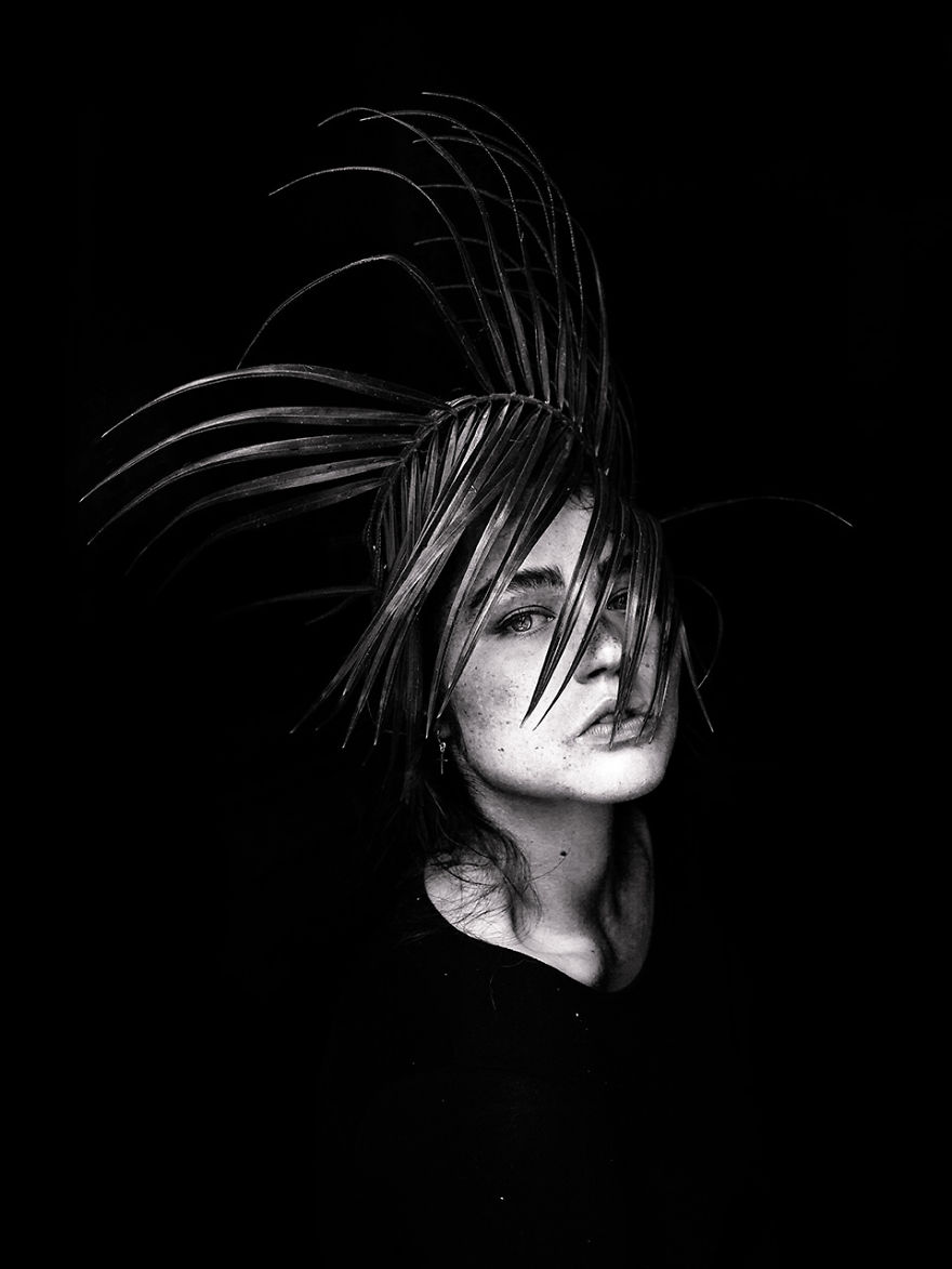 Experiment: 12 Photographers Were Given 15 Minutes, Flowers, And A Model In The Same Villa