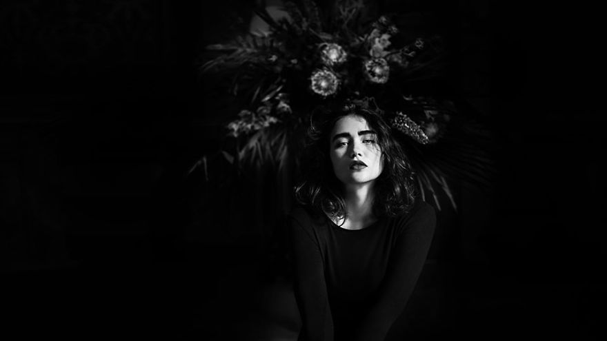 Experiment: 12 Photographers Were Given 15 Minutes, Flowers, And A Model In The Same Villa