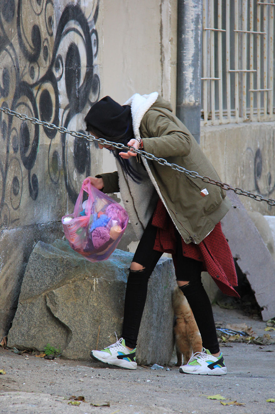 I Create Street Art Using Plastic Bags To Encourage People To Recycle