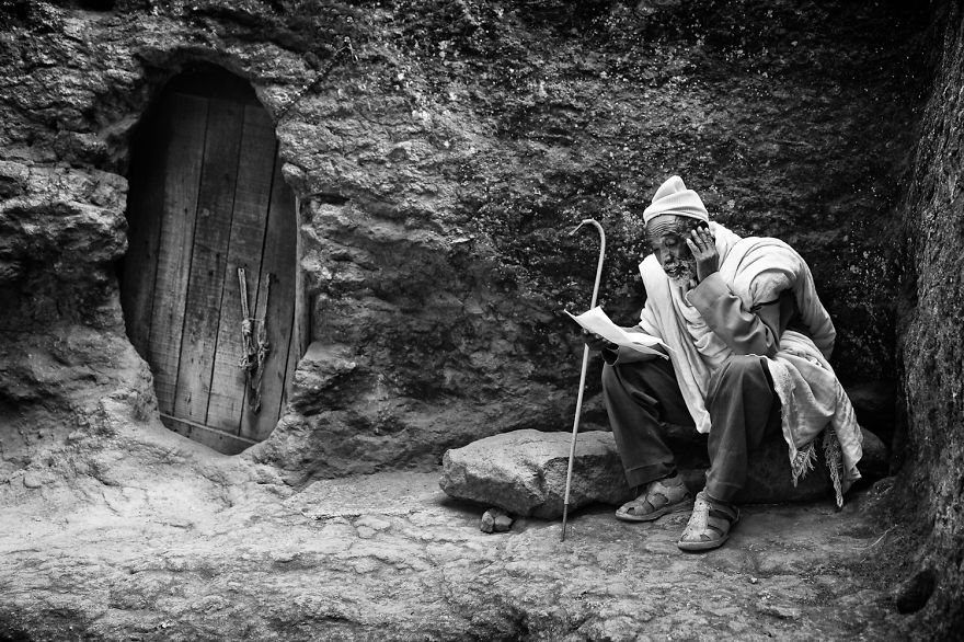 German Photographer Documented His 350 Miles Trek On Three Donkeys Around The Most Remote Places In Africa