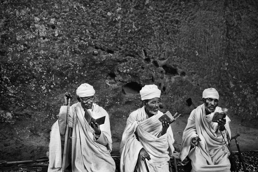 German Photographer Documented His 350 Miles Trek On Three Donkeys Around The Most Remote Places In Africa