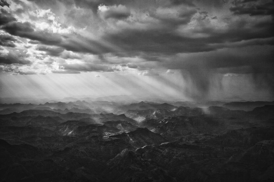 German Photographer Documented His 350 Miles Trek On Three Donkeys Around The Most Remote Places In Africa