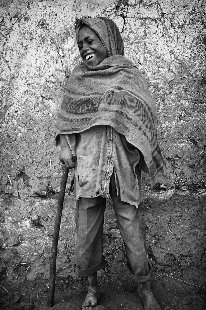 German Photographer Documented His 350 Miles Trek On Three Donkeys Around The Most Remote Places In Africa