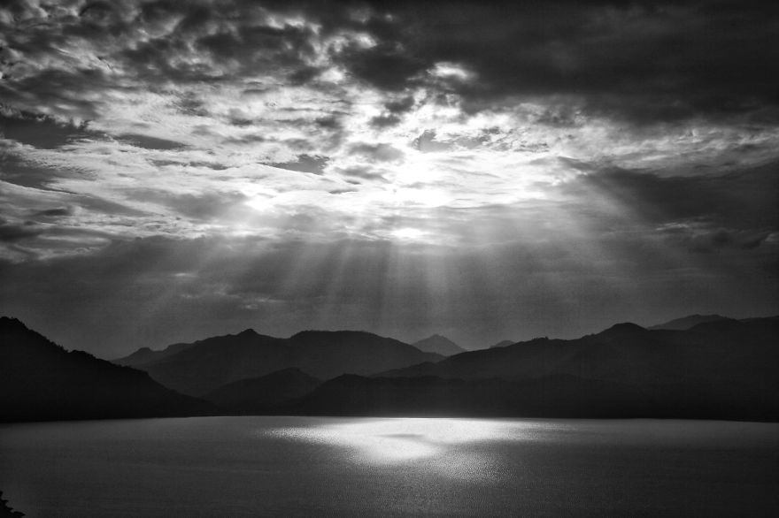 German Photographer Documented His 350 Miles Trek On Three Donkeys Around The Most Remote Places In Africa