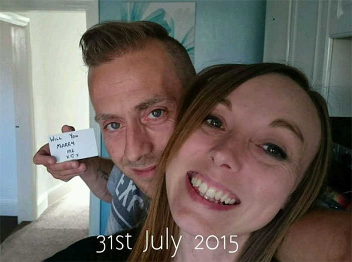 Guy Hides Marriage Proposal In Every Photo With His Girlfriend For Months Guy Hides Marriage Proposal In Every Photo With His Girlfriend For Months