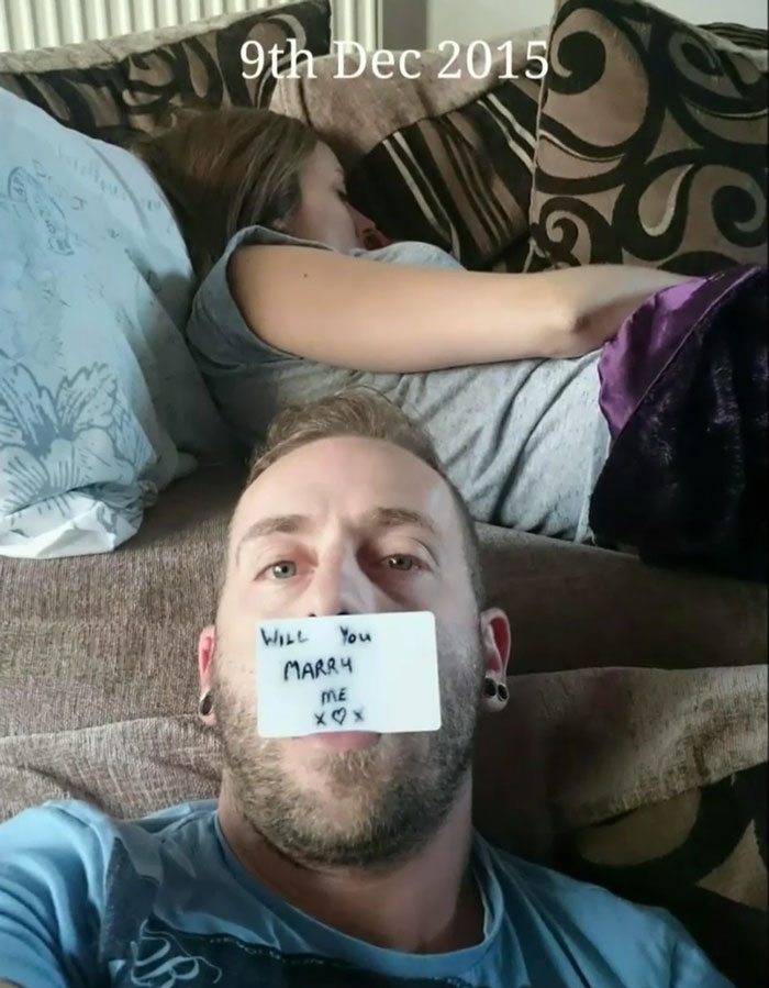 Guy Hides Marriage Proposal In Every Photo With His Girlfriend For Months Guy Hides Marriage Proposal In Every Photo With His Girlfriend For Months