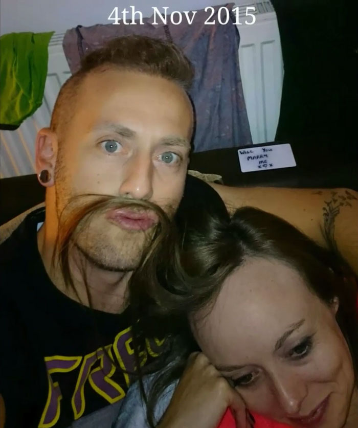 Guy Hides Marriage Proposal In Every Photo With His Girlfriend For Months Guy Hides Marriage Proposal In Every Photo With His Girlfriend For Months