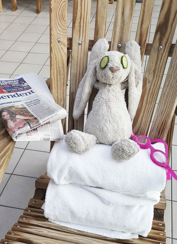 Little Girl Forgets Her Stuffed Bunny At Hotel, Staff Takes It On Adventure Little Girl Forgets Her Stuffed Bunny At Hotel, Staff Takes It On Adventure