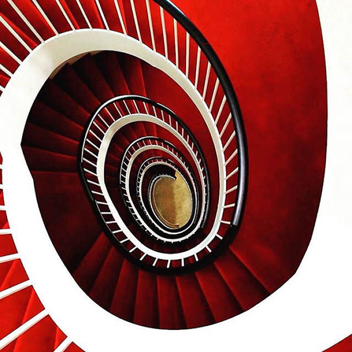 This Symmetry-Filled Instagram Will Satisfy Every Perfectionist’s Soul This Symmetry-Filled Instagram Will Satisfy Every Perfectionist’s Soul