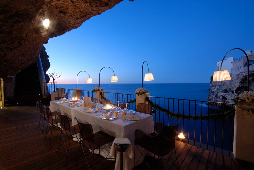 Restaurant Built Inside An Italian Cave Lets You Dine With Beautiful Views Restaurant Built Inside An Italian Cave Lets You Dine With Beautiful Views