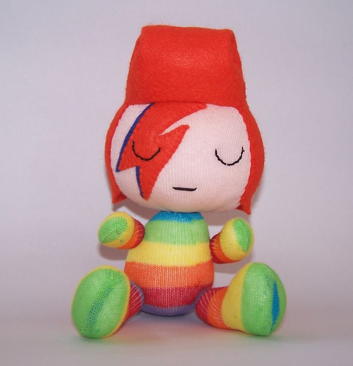 Artists Pay Tribute To Late David Bowie (289 Pics)