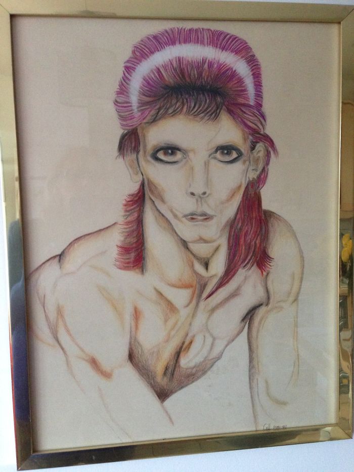 Artists Pay Tribute To Late David Bowie (289 Pics)