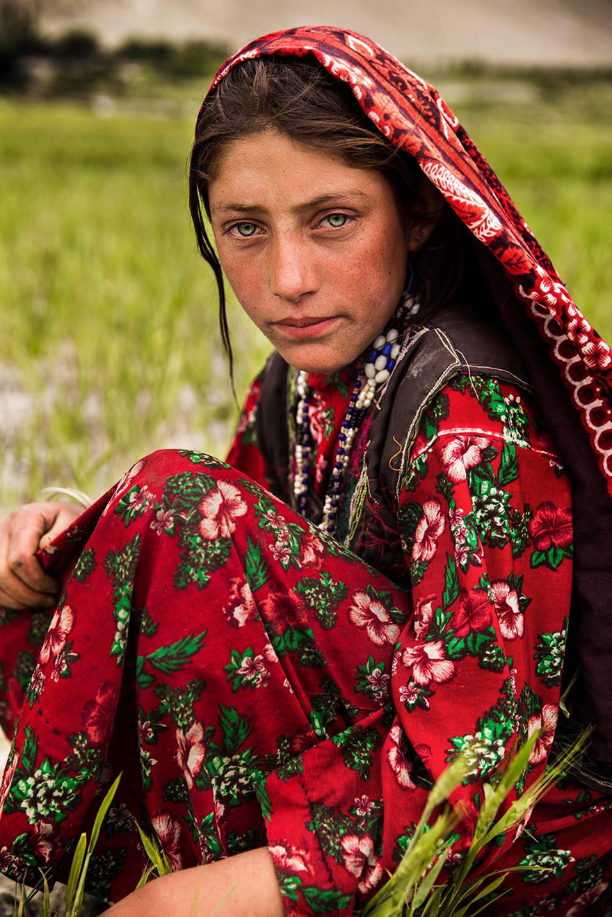 Romanian Photographer Shoots Women From 121 Countries To Show That Beauty Is Everywhere