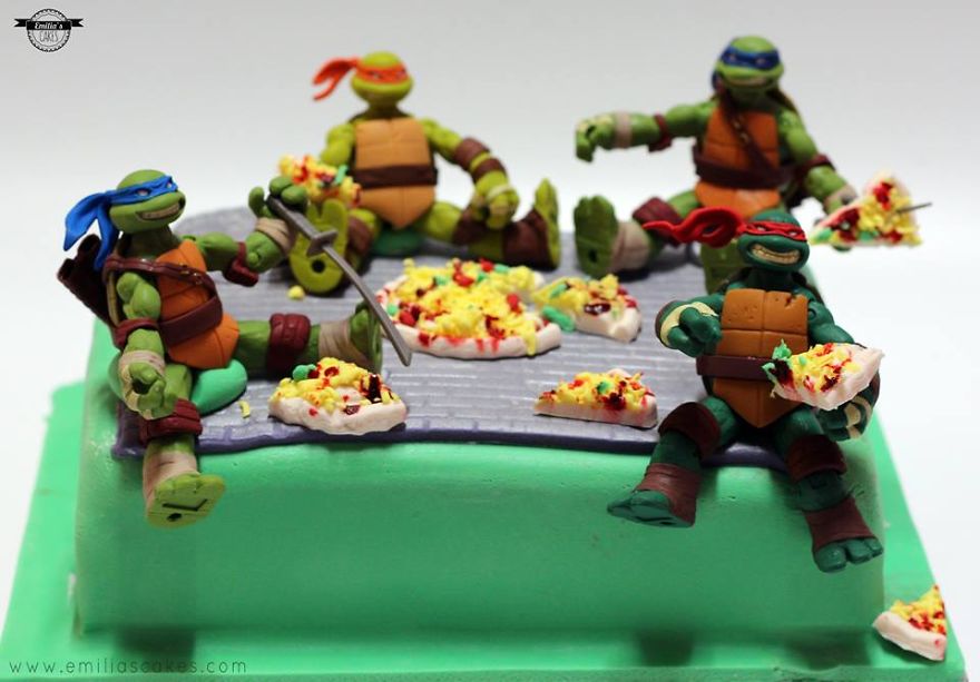 Being A Cake Sculptor: I&#8217;m Asked To Make Everything From Drunk Barbie To Game Of Thrones Meets