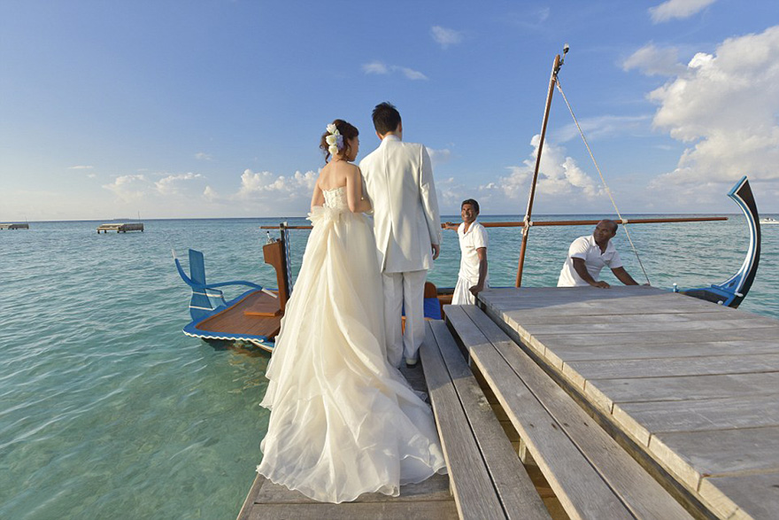 Overwater Wedding Pavilion With Glass Aisle Opens In Maldives Overwater Wedding Pavilion With Glass Aisle Opens In Maldives