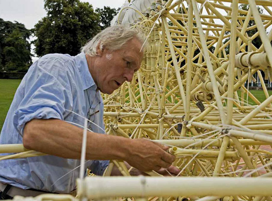 Dutch Artist Creates Wind-Powered Walking Sculptures