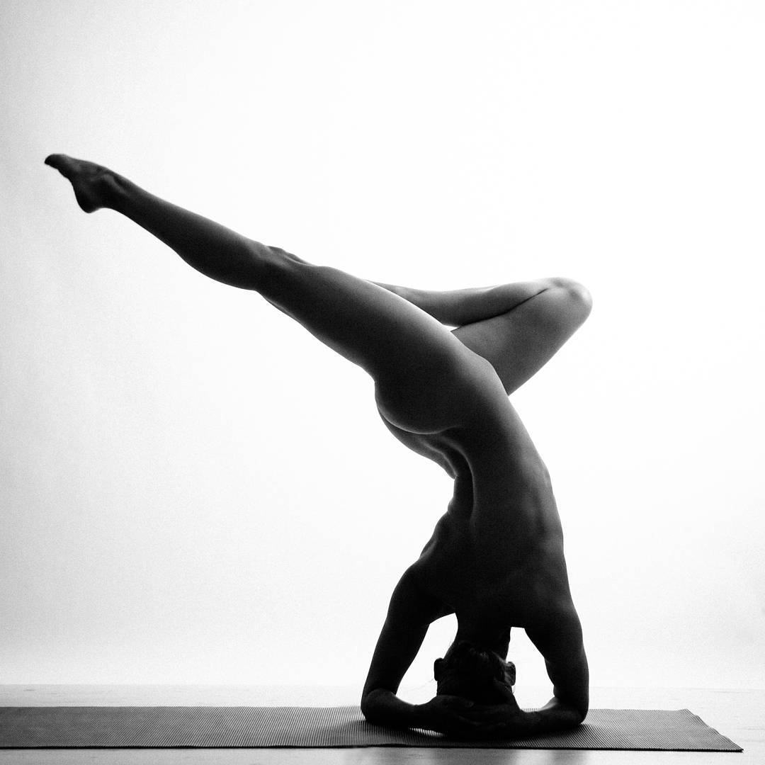 Nude Yoga Girl Transforms Her Body Into Art Without Breaking Instagram’s No Nudity Rules Nude Yoga Girl Transforms Her Body Into Art Without Breaking Instagram’s No Nudity Rules