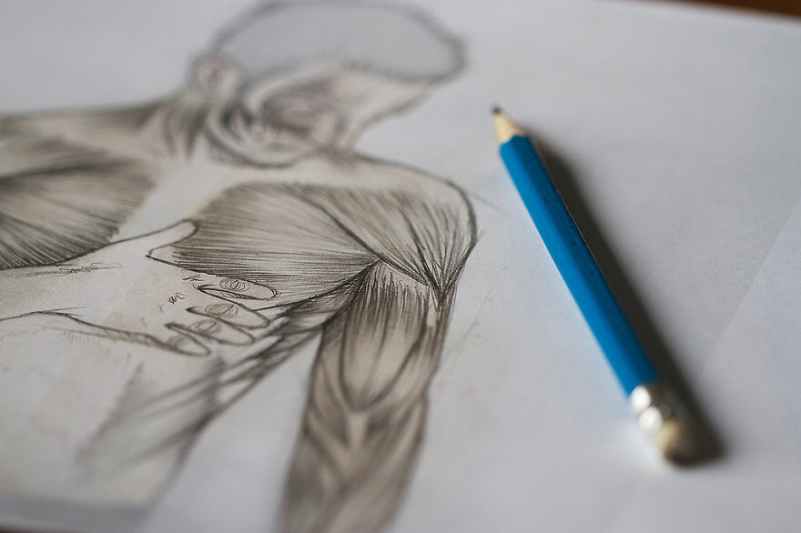 I Study Human Muscles By Drawing Them On My Selfies
