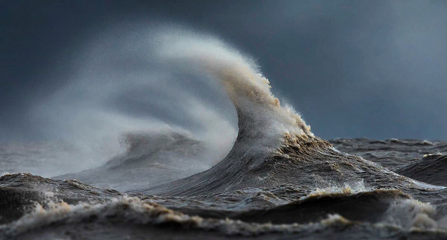 Liquid Mountains: I Captured Lake Erie On The Day It Came Alive And Showed Its True Power Liquid Mountains: I Captured Lake Erie On The Day It Came Alive And Showed Its True Power
