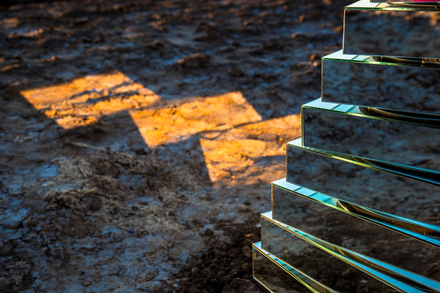 Mirrored Babel Tower That We Made To Move According To The Weather Conditions Mirrored Babel Tower That We Made To Move According To The Weather Conditions