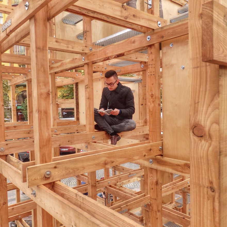 I Show People They Can Read Books Anywhere And Anytime (Part 3)