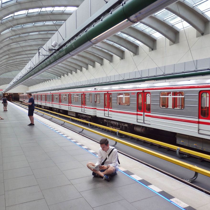 I Show People They Can Read Books Anywhere And Anytime (Part 3)