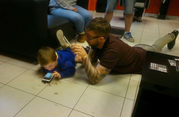 Barber Goes Extra Mile To Conquer Autistic Boy’s Fear Of Haircuts Barber Goes Extra Mile To Conquer Autistic Boy’s Fear Of Haircuts