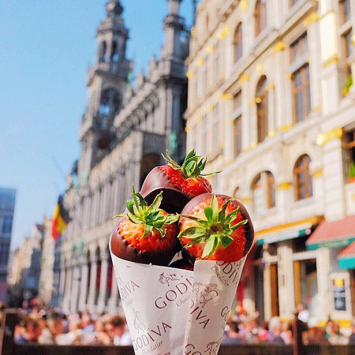&#8220;Girl Eat World&#8221; Instagram Features The Tastiest Street Food From Around The World