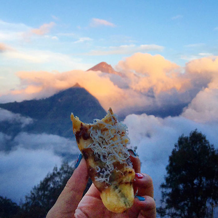 &#8220;Girl Eat World&#8221; Instagram Features The Tastiest Street Food From Around The World