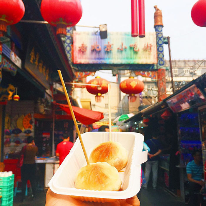 &#8220;Girl Eat World&#8221; Instagram Features The Tastiest Street Food From Around The World