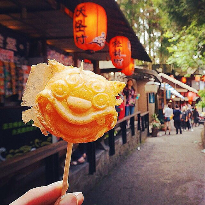 &#8220;Girl Eat World&#8221; Instagram Features The Tastiest Street Food From Around The World