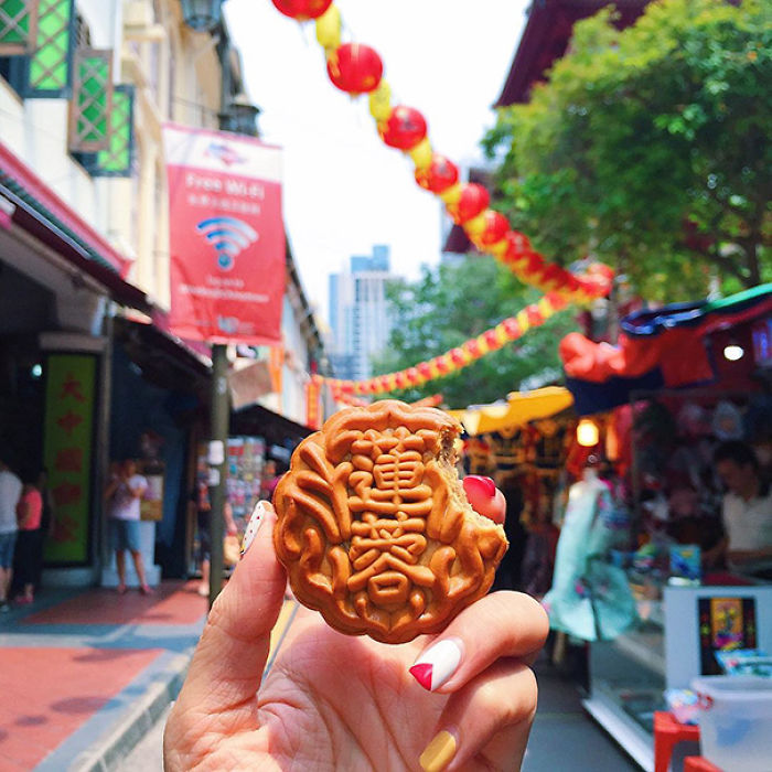 &#8220;Girl Eat World&#8221; Instagram Features The Tastiest Street Food From Around The World