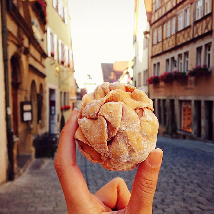 &#8220;Girl Eat World&#8221; Instagram Features The Tastiest Street Food From Around The World