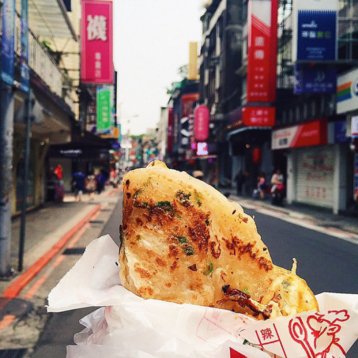 &#8220;Girl Eat World&#8221; Instagram Features The Tastiest Street Food From Around The World