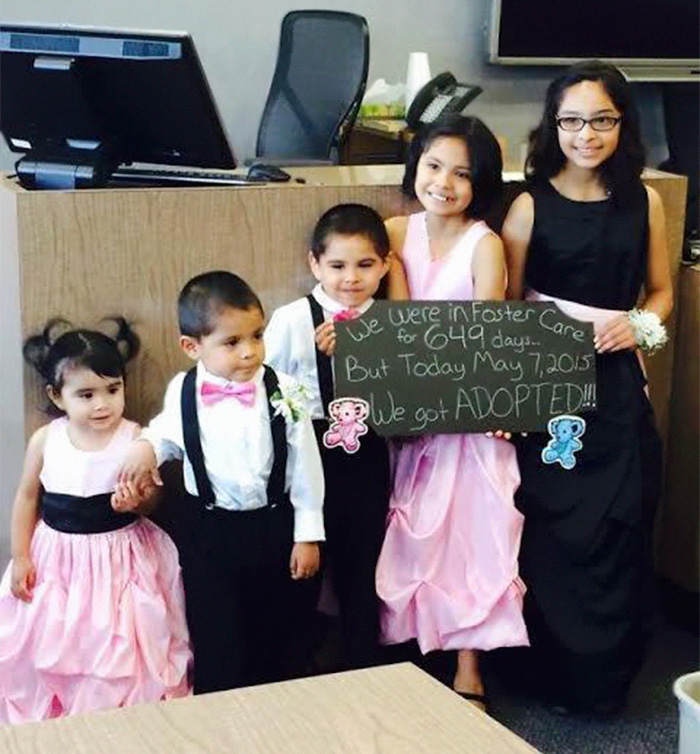 70 Heartwarming Pics Of Children Who Were Just Adopted 70 Heartwarming Pics Of Children Who Were Just Adopted