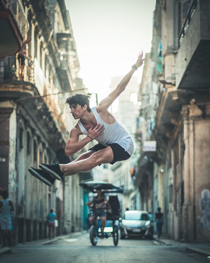 Ballet Dancers Practicing On The Streets Of Cuba (24 pics)