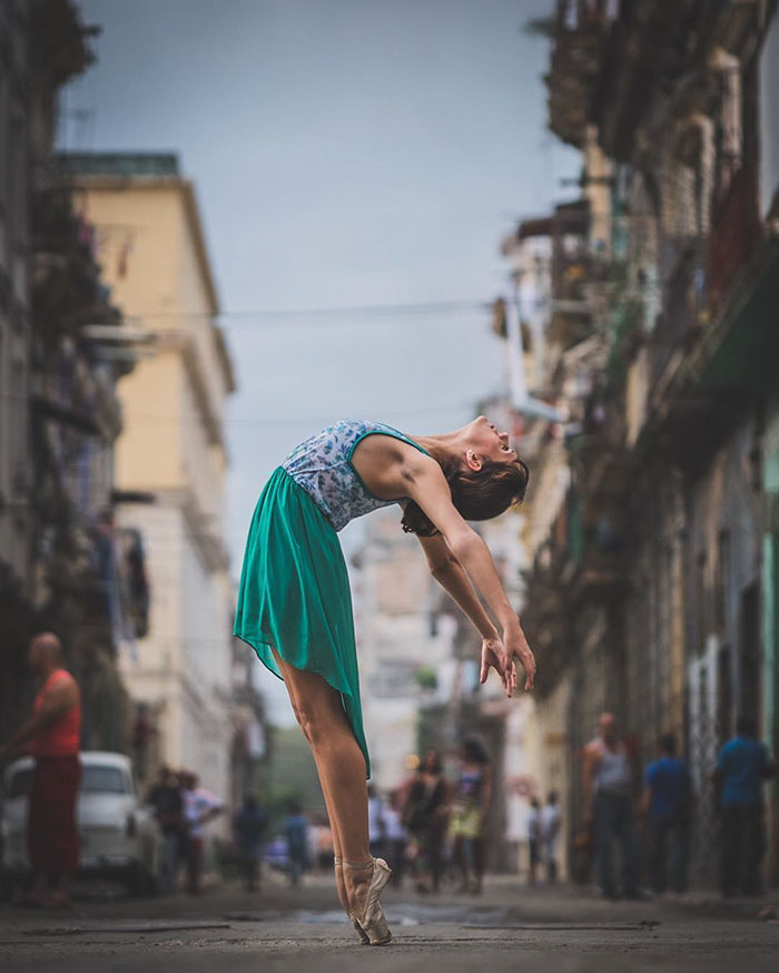Ballet Dancers Practicing On The Streets Of Cuba (24 pics)