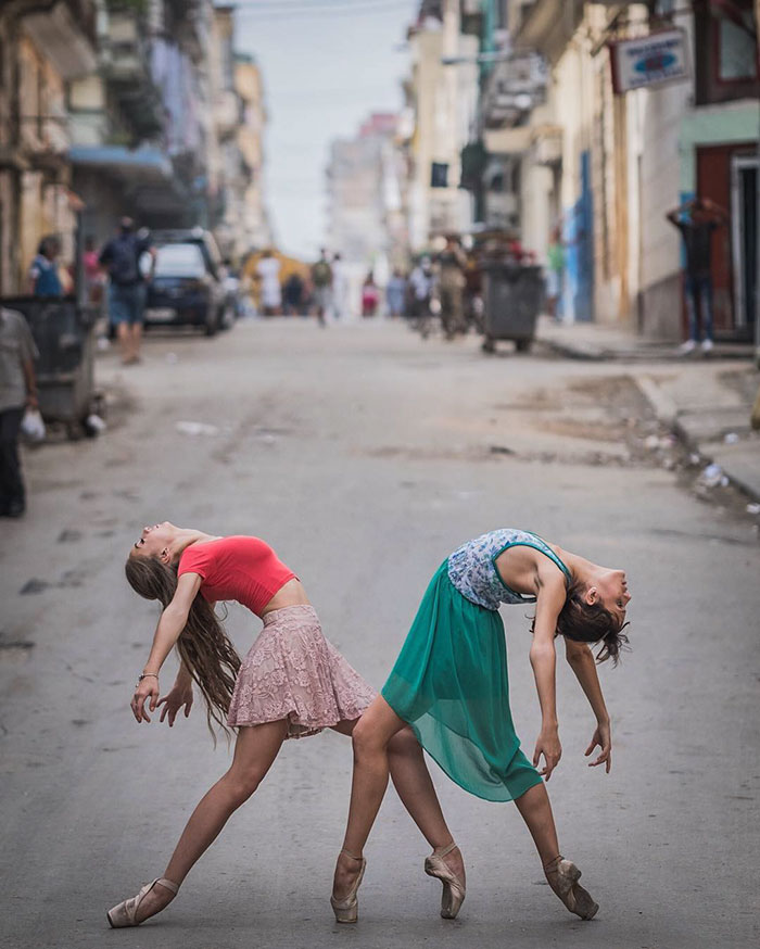 Ballet Dancers Practicing On The Streets Of Cuba (24 pics)
