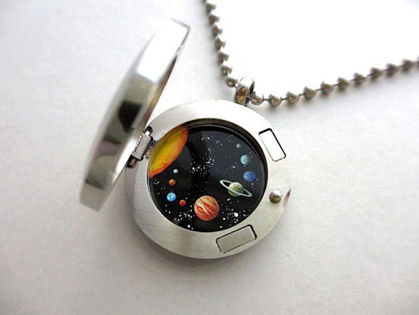 Miniature Astronomy Lockets That Hide The Universe Inside Miniature Astronomy Lockets That Hide The Universe Inside
