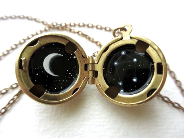 Miniature Astronomy Lockets That Hide The Universe Inside Miniature Astronomy Lockets That Hide The Universe Inside