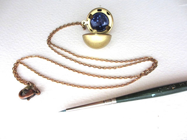 Miniature Astronomy Lockets That Hide The Universe Inside Miniature Astronomy Lockets That Hide The Universe Inside
