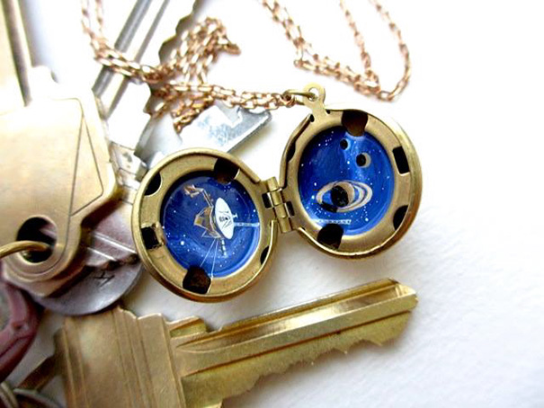 Miniature Astronomy Lockets That Hide The Universe Inside Miniature Astronomy Lockets That Hide The Universe Inside
