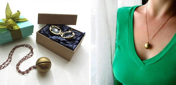 Miniature Astronomy Lockets That Hide The Universe Inside Miniature Astronomy Lockets That Hide The Universe Inside