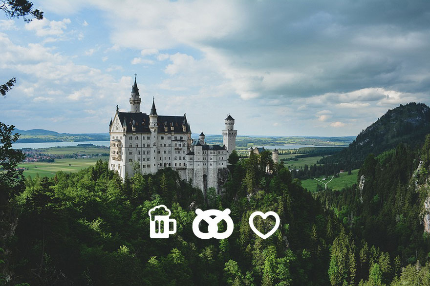 Traveller T-Shirt With 40 Icons Lets You Communicate In Any Country Even If You Don&#8217;t Speak Its Language