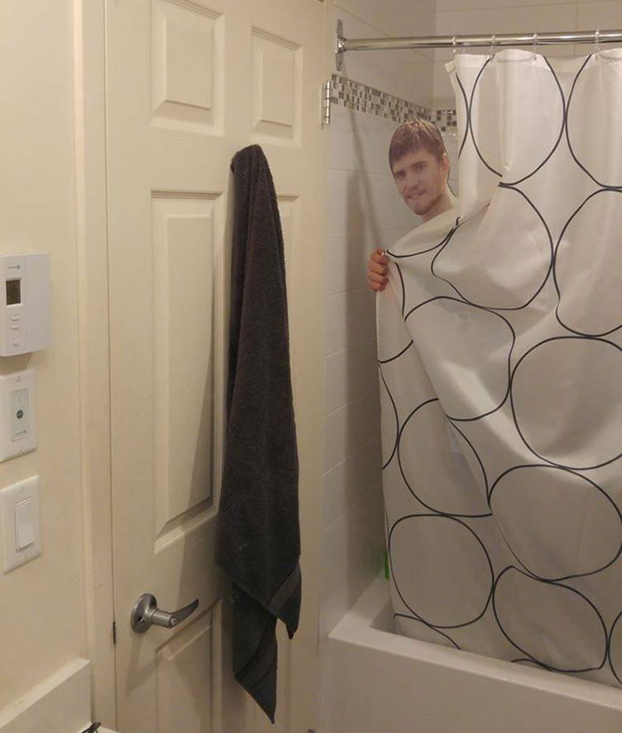 Fiance Wouldn’t Let Guy Go On Birthday Trip So Friends Took Him Anyway…As A Cardboard Fiance Wouldn’t Let Guy Go On Birthday Trip So Friends Took Him Anyway…As A Cardboard