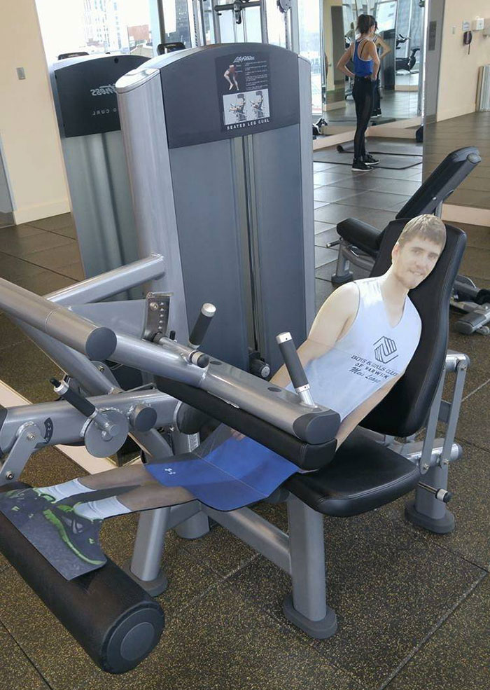 Fiance Wouldn’t Let Guy Go On Birthday Trip So Friends Took Him Anyway…As A Cardboard Fiance Wouldn’t Let Guy Go On Birthday Trip So Friends Took Him Anyway…As A Cardboard