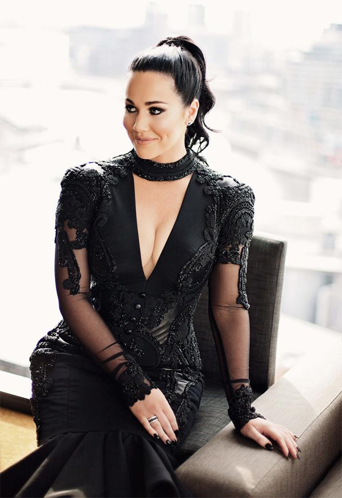 Bride Breaks Tradition And Gets Married In Black Wedding Dress Bride Breaks Tradition And Gets Married In Black Wedding Dress