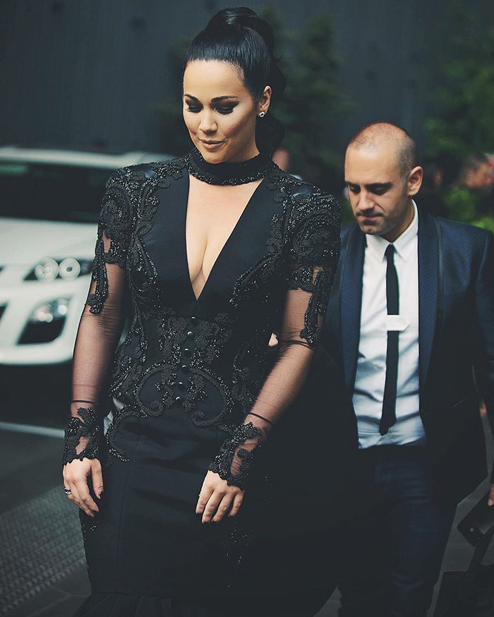 Bride Breaks Tradition And Gets Married In Black Wedding Dress Bride Breaks Tradition And Gets Married In Black Wedding Dress